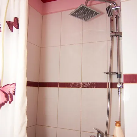 Emilia's Upper Floor Stoúpa