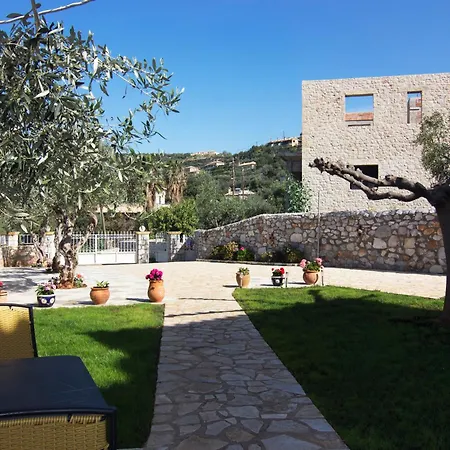 Emilia's Upper Floor * Stoúpa