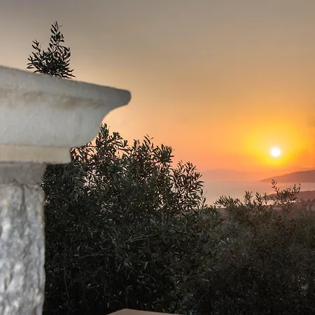 Emilia's With Sea View Balcony, * Στούπα