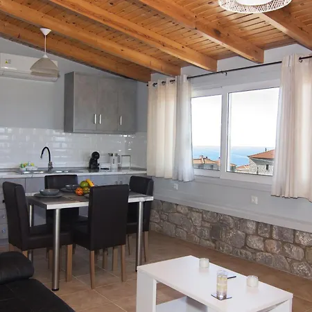 Emilia's With Sea View Balcony, Διαμέρισμα *