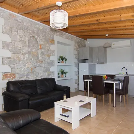 Emilia's Upper Floor Daire