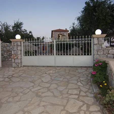 Emilia's Upper Floor Stoúpa