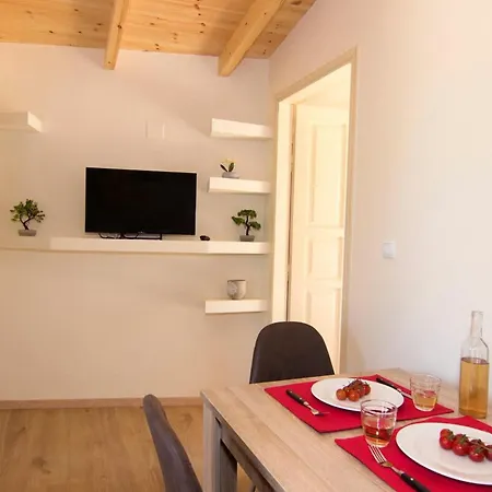 Emilia's With Sea View Balcony, * Στούπα
