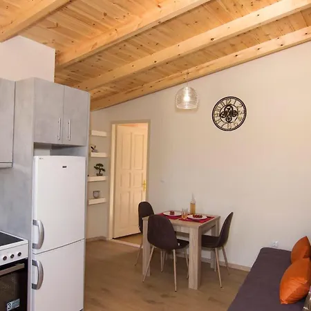Emilia's With Sea View Balcony, * Στούπα