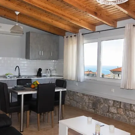 Emilia's With Sea View Balcony, Apartment *