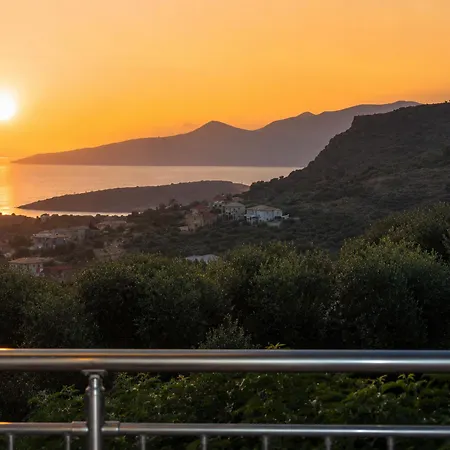 Emilia's With Sea View Balcony, Διαμέρισμα *
