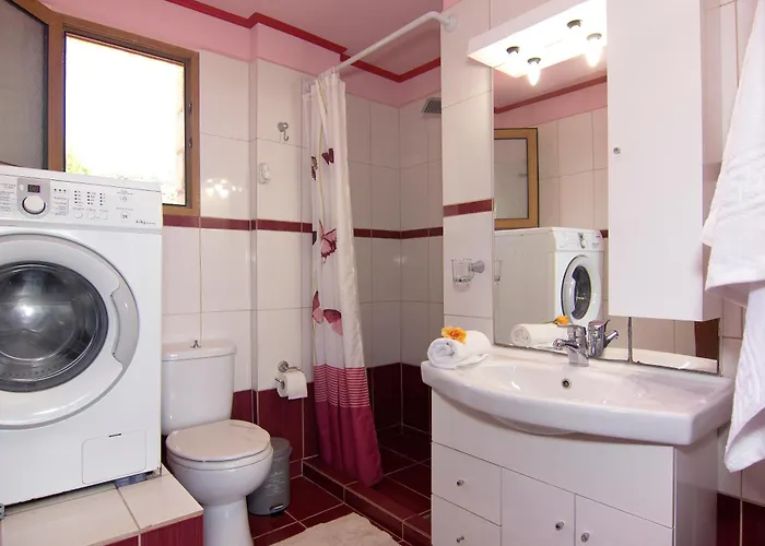 Emilia's Upper Floor Lägenhet Stoúpa