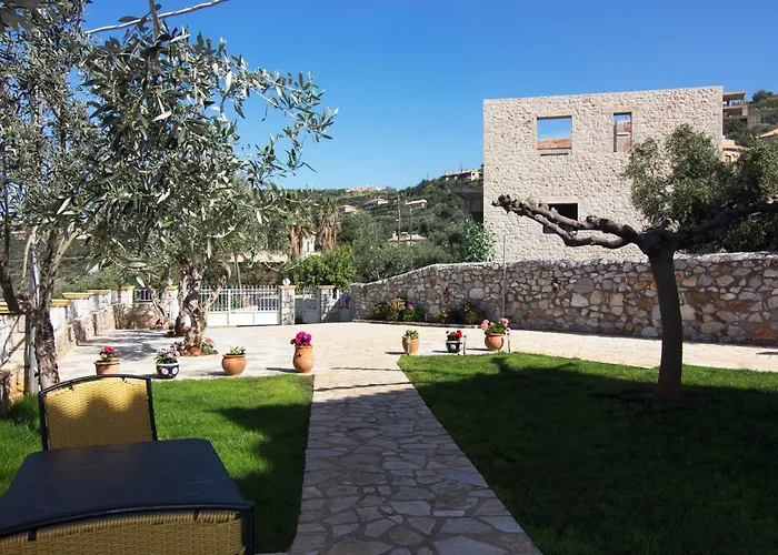 Emilia's Upper Floor * Stoúpa